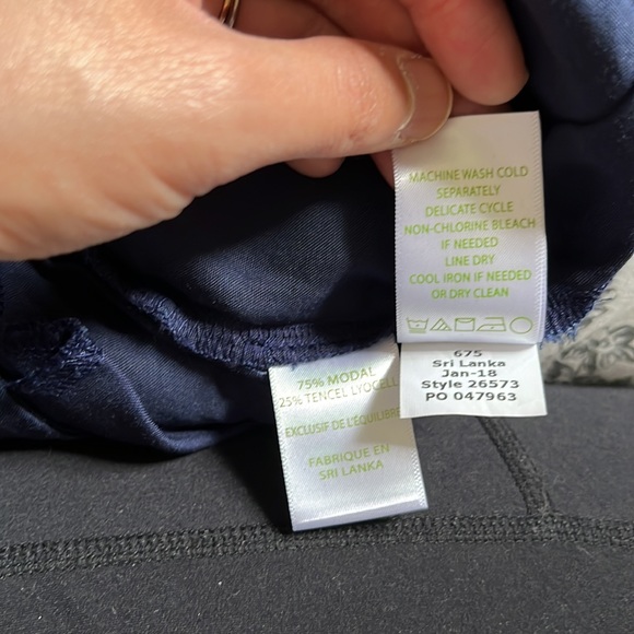 Lilly Pulitzer scalloped shorts in navy blue size XXS - Picture 5 of 5